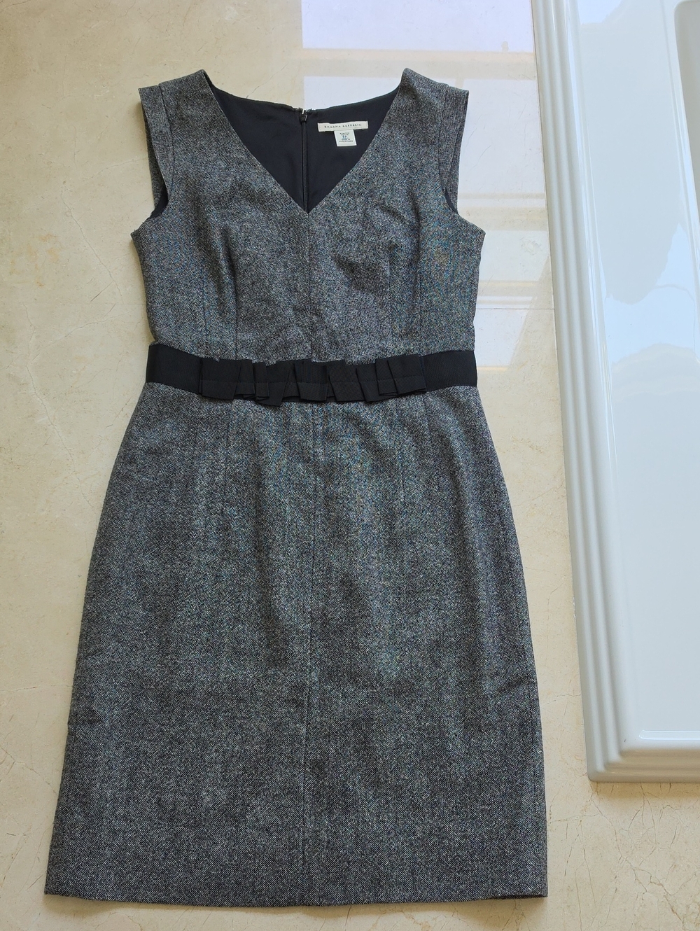 Banana Republic Gray Tweed Sheath Dress with Black Waist Bow